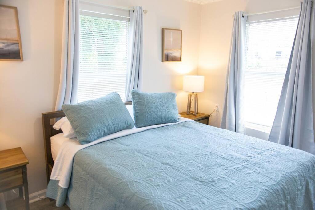 Cozy Only 4 Blocks From The Ocean